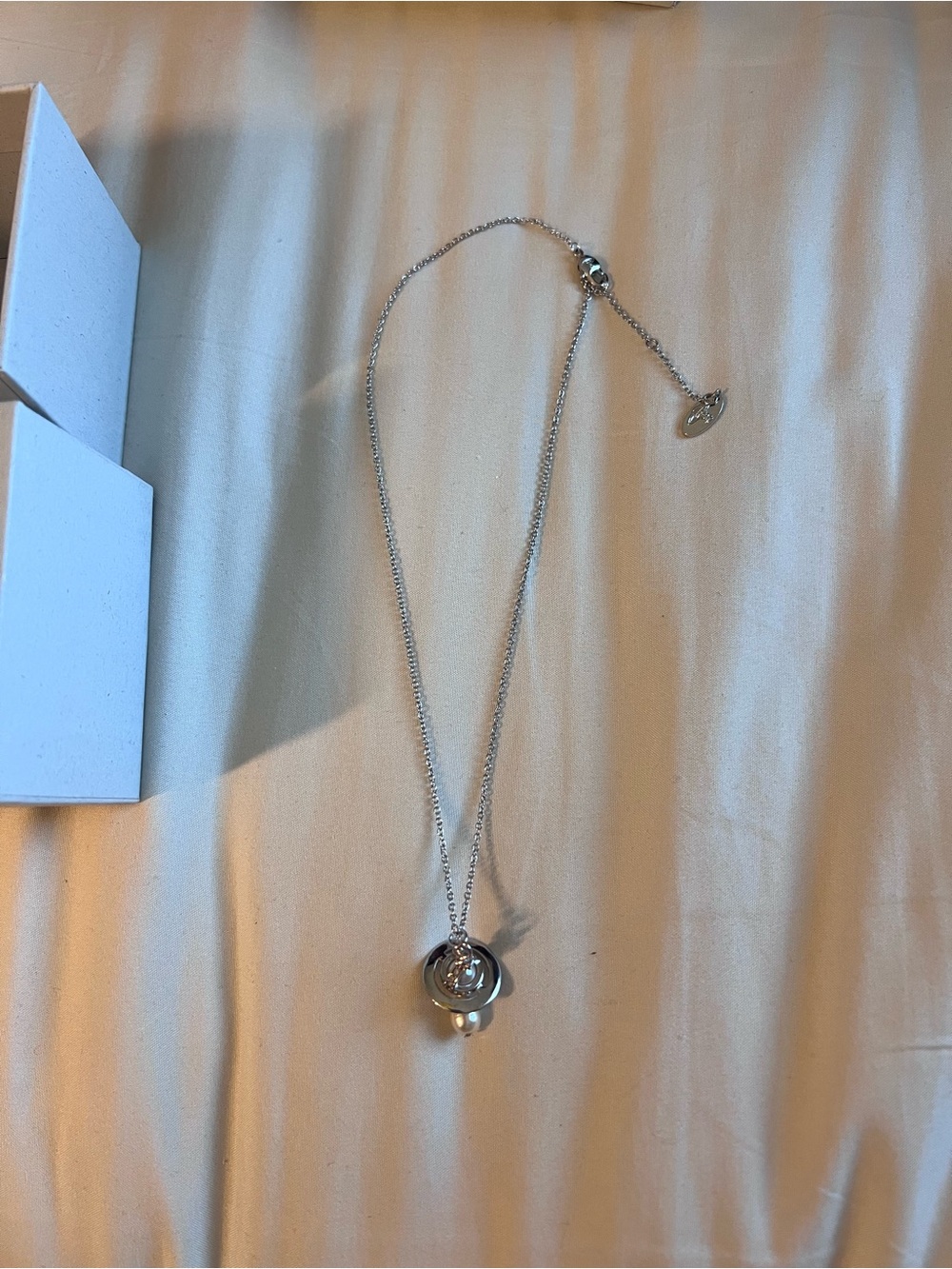 Vivienne Westwood Claude Emiliana Silver and White Pearl Charm Necklace - Picture 5 of 9